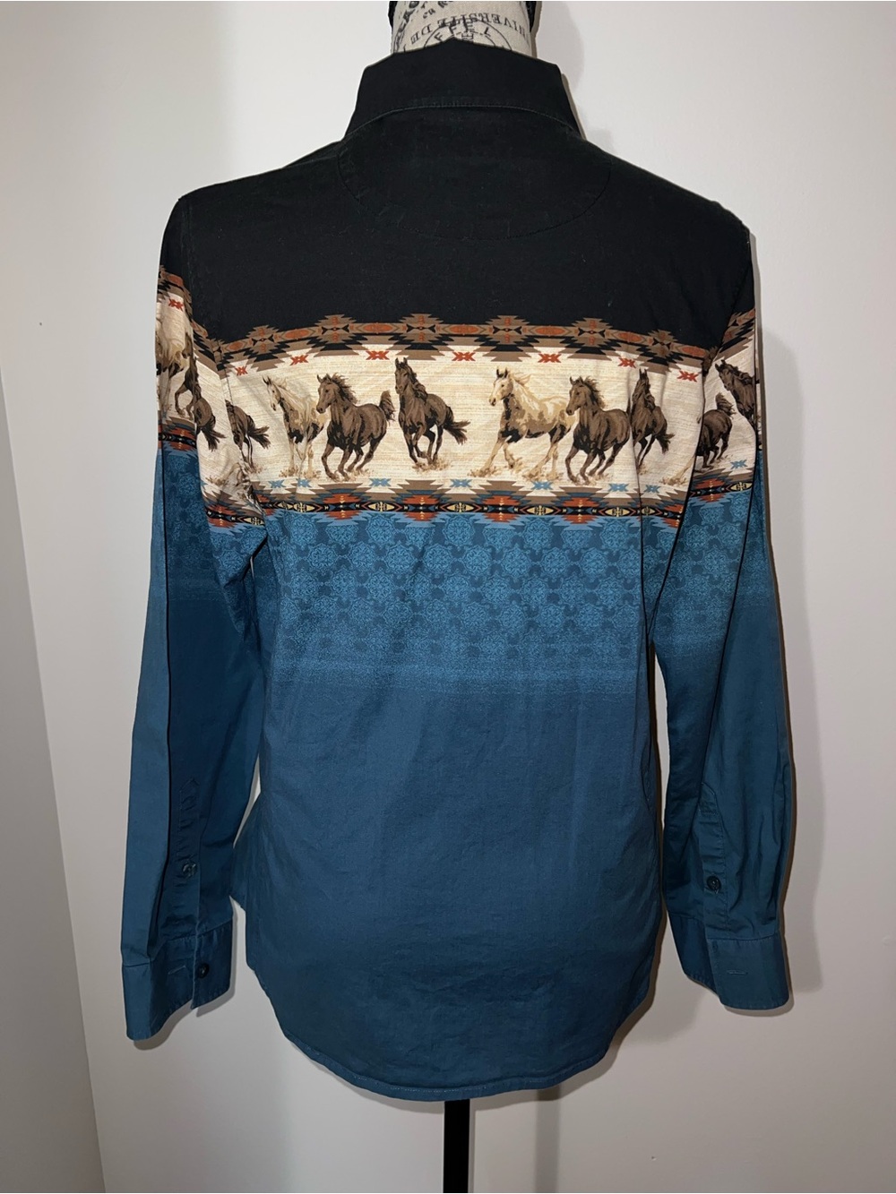 Bit & Bridle Western Horse Print Ombre Button Up Shirt - Size Medium - Picture 5 of 9